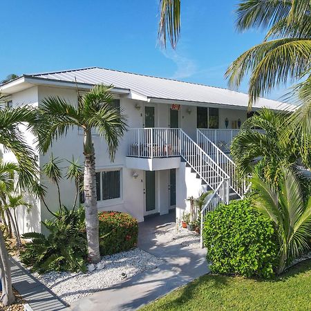 Sunshine Shores Boutique Apartments Palm Beach Shores Exterior foto