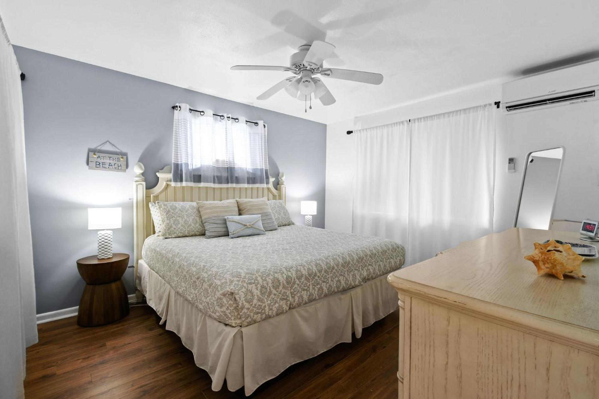 Sunshine Shores Boutique Apartments Palm Beach Shores Exterior foto
