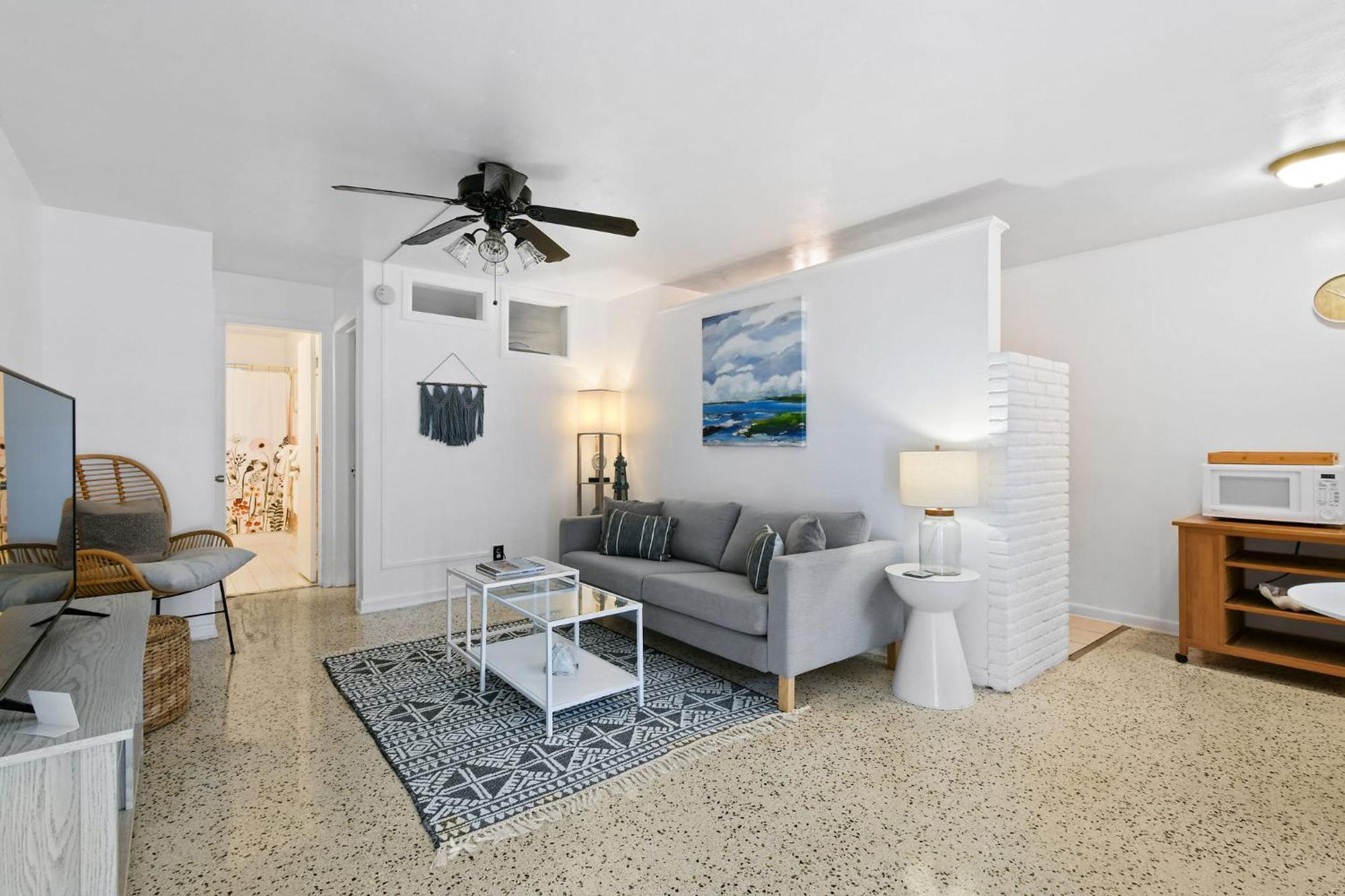 Sunshine Shores Boutique Apartments Palm Beach Shores Exterior foto