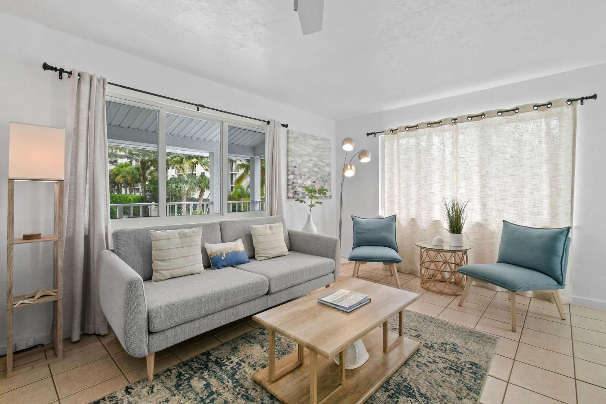 Sunshine Shores Boutique Apartments Palm Beach Shores Exterior foto