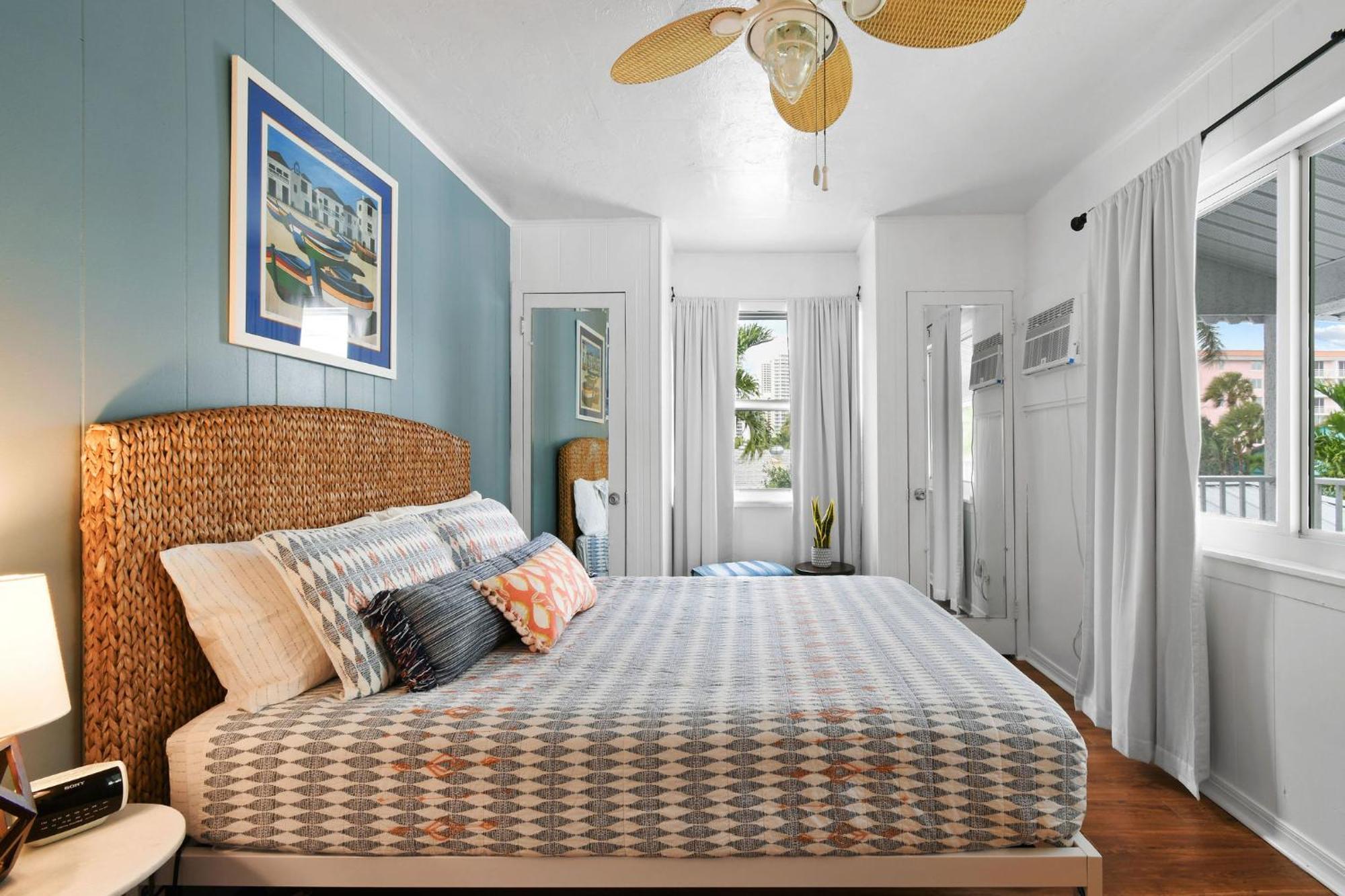 Sunshine Shores Boutique Apartments Palm Beach Shores Exterior foto