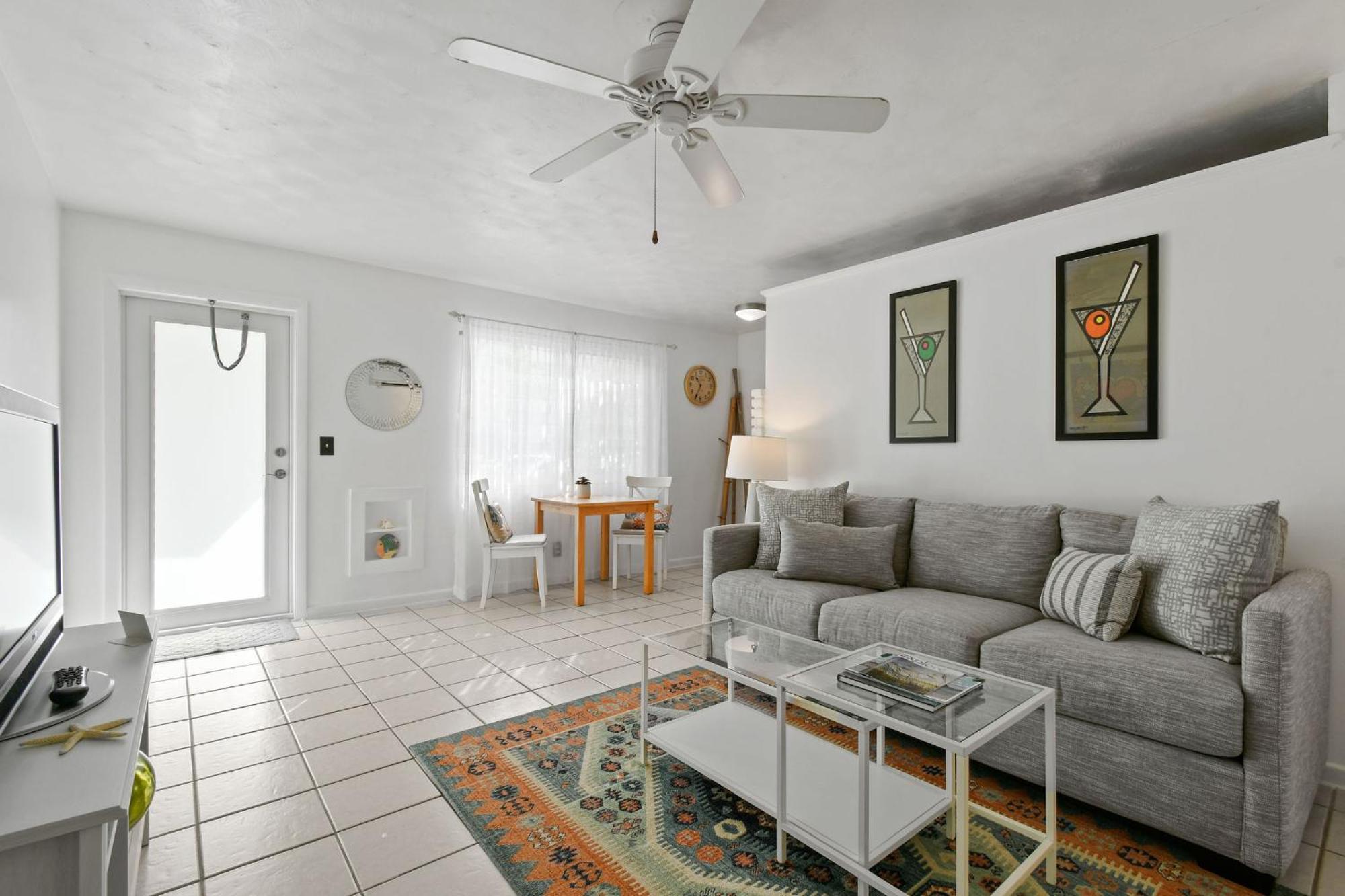 Sunshine Shores Boutique Apartments Palm Beach Shores Exterior foto