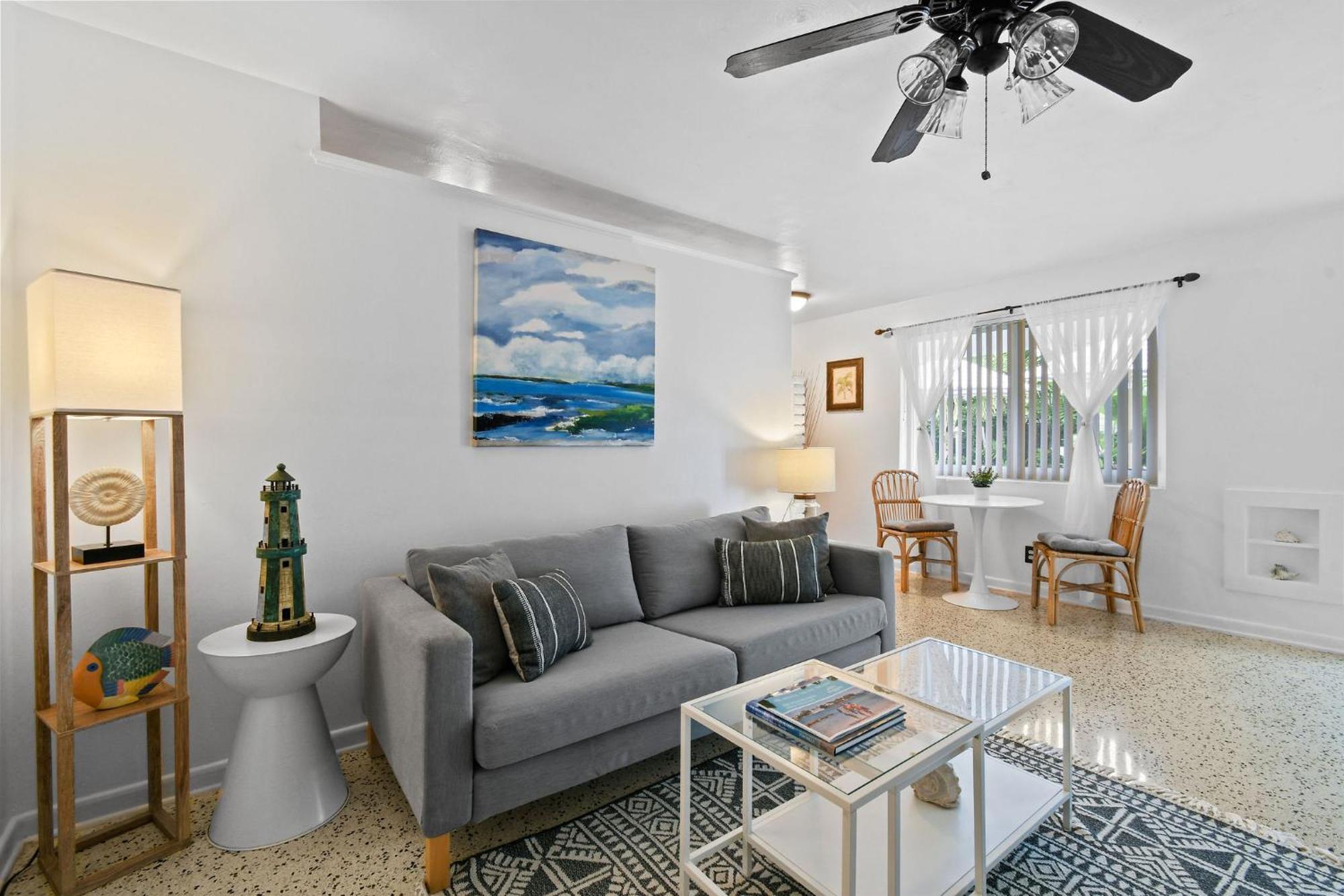 Sunshine Shores Boutique Apartments Palm Beach Shores Exterior foto