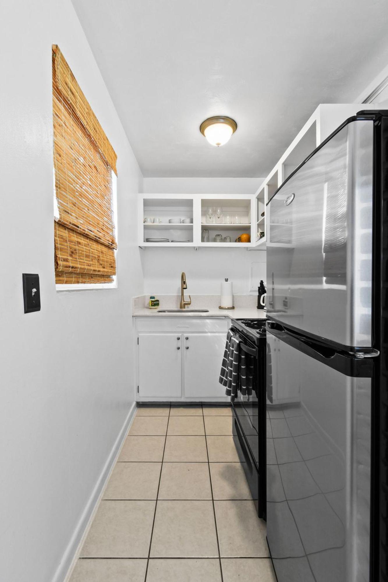 Sunshine Shores Boutique Apartments Palm Beach Shores Exterior foto