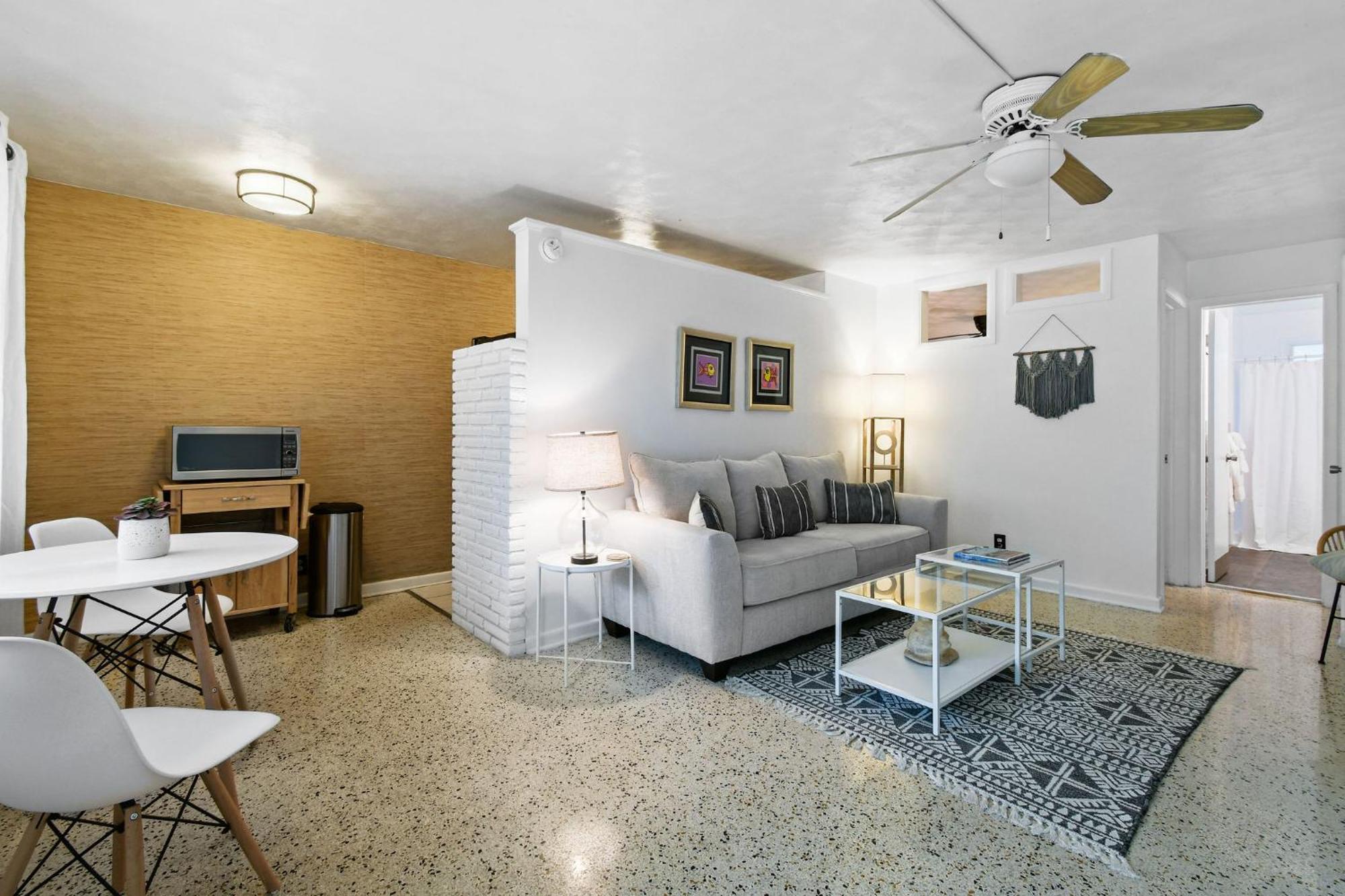 Sunshine Shores Boutique Apartments Palm Beach Shores Exterior foto