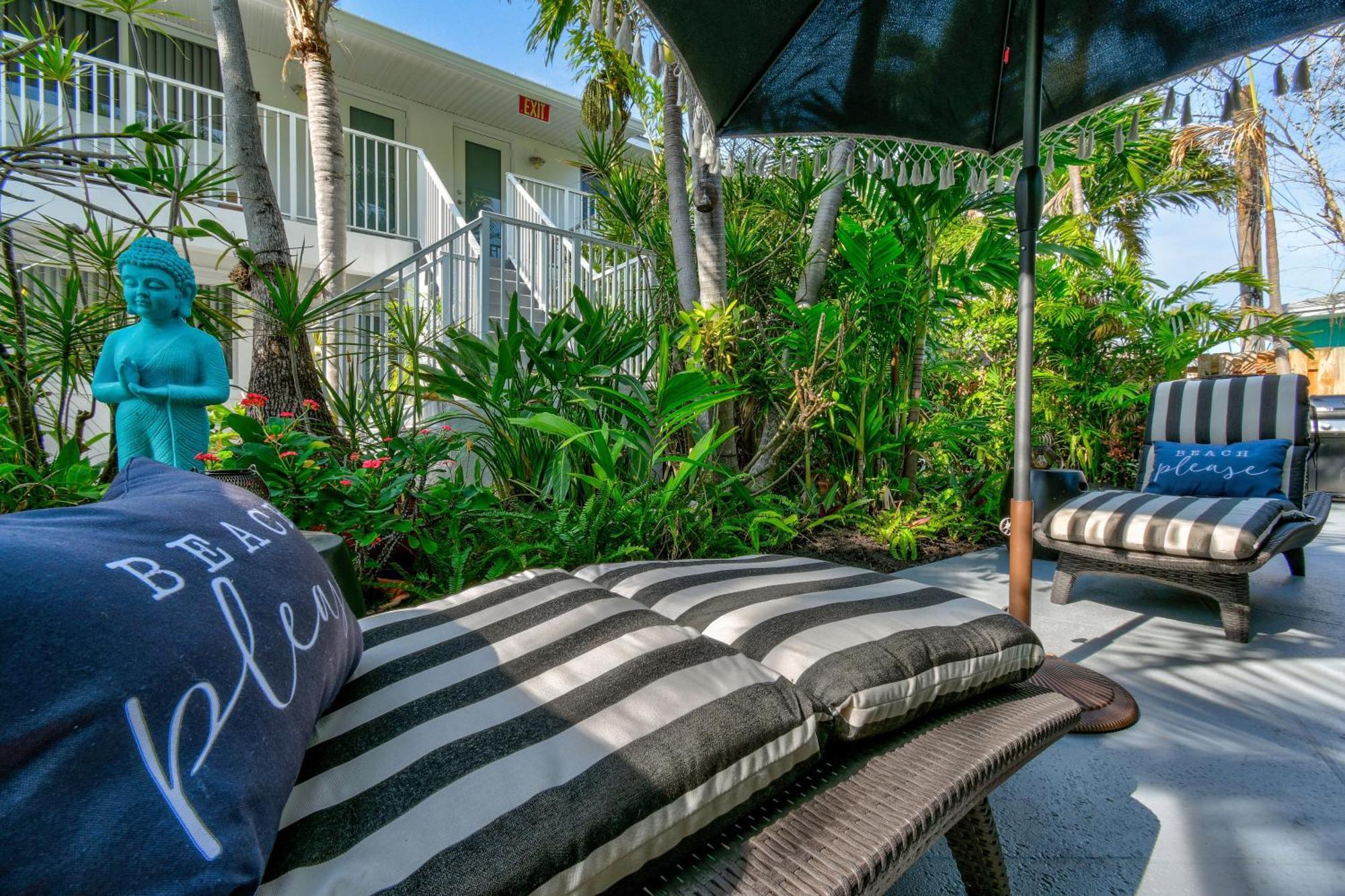 Sunshine Shores Boutique Apartments Palm Beach Shores Exterior foto