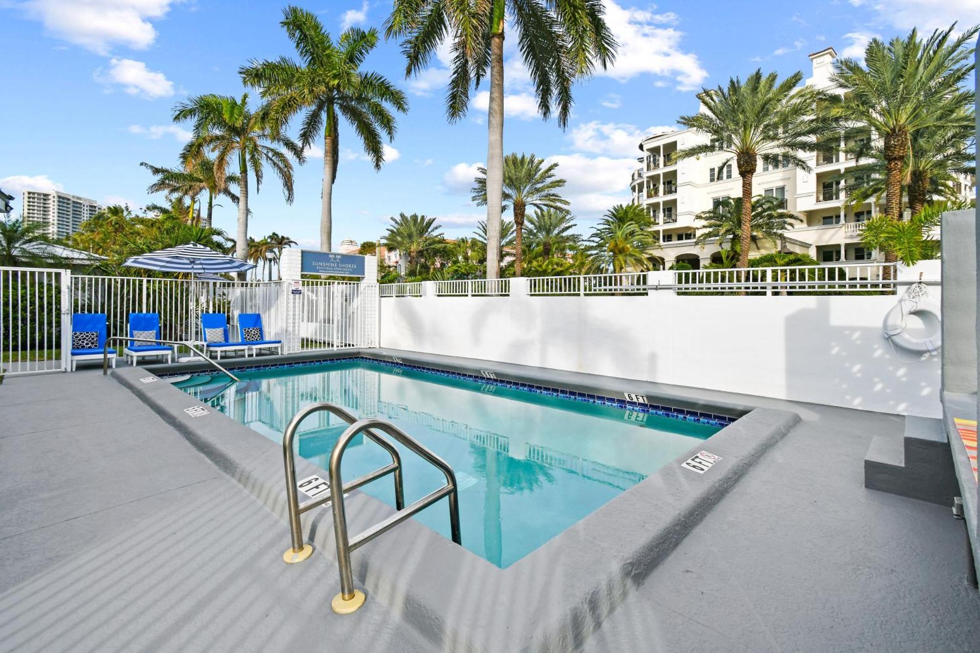 Sunshine Shores Boutique Apartments Palm Beach Shores Exterior foto