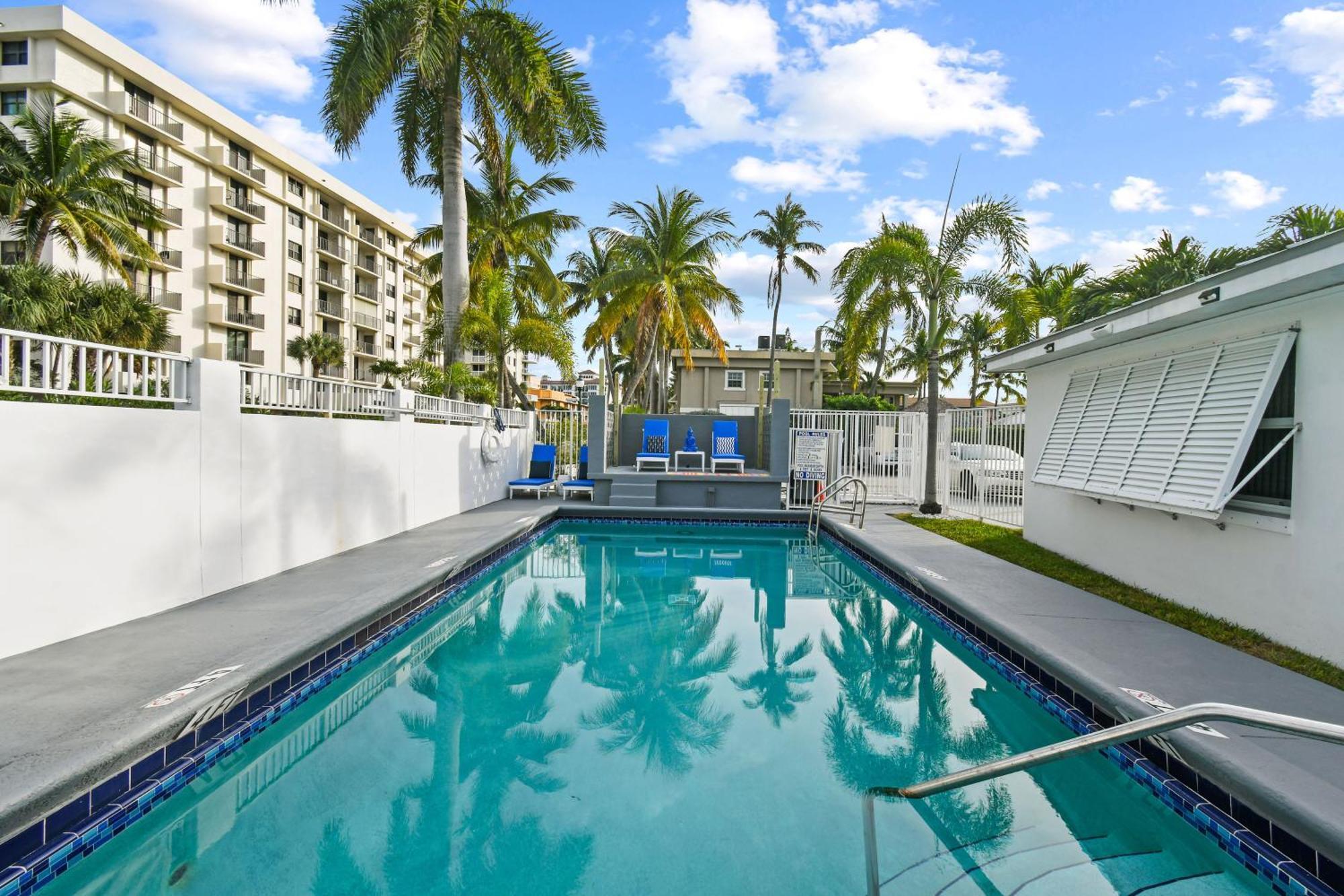 Sunshine Shores Boutique Apartments Palm Beach Shores Exterior foto