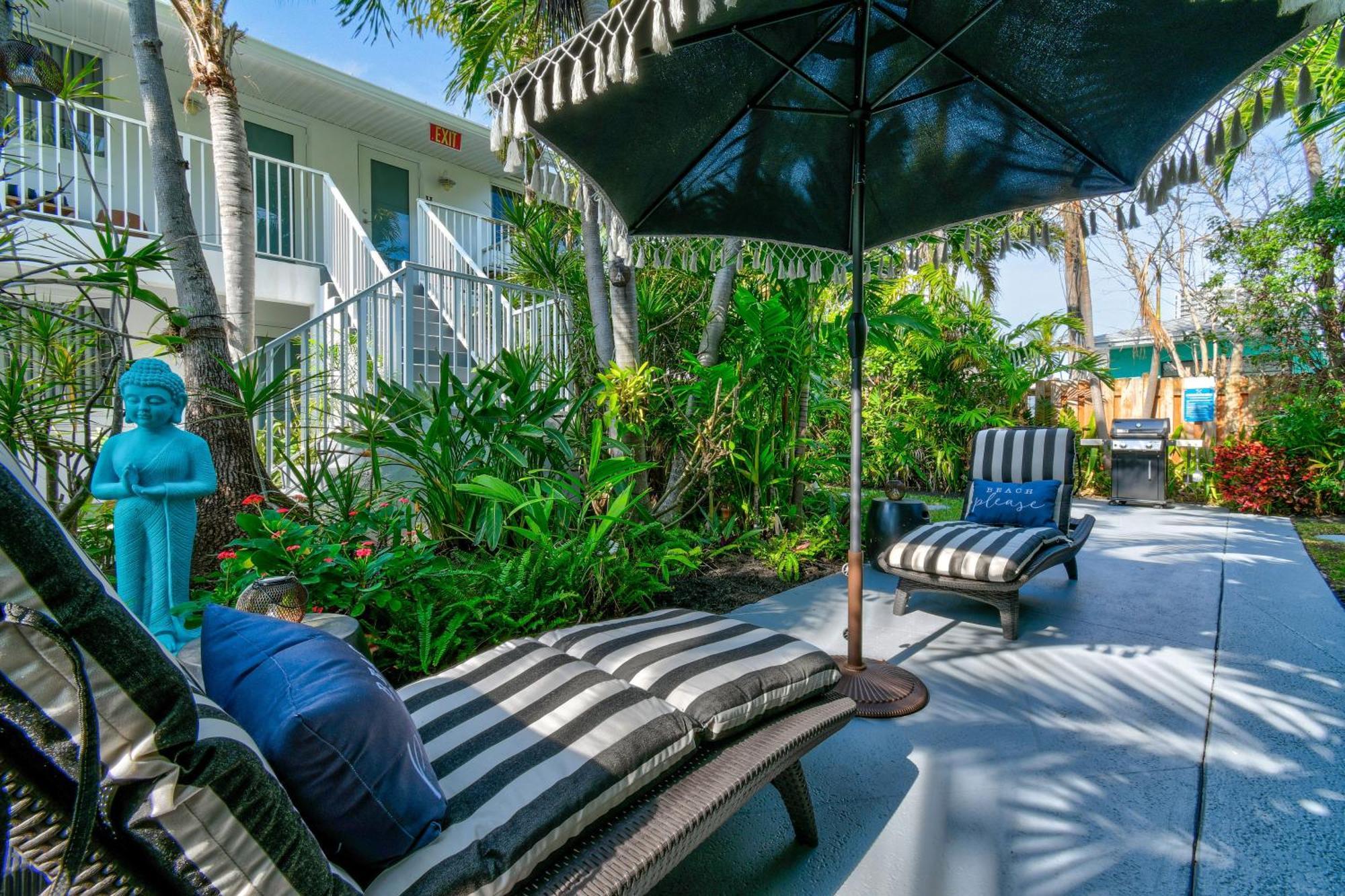 Sunshine Shores Boutique Apartments Palm Beach Shores Exterior foto