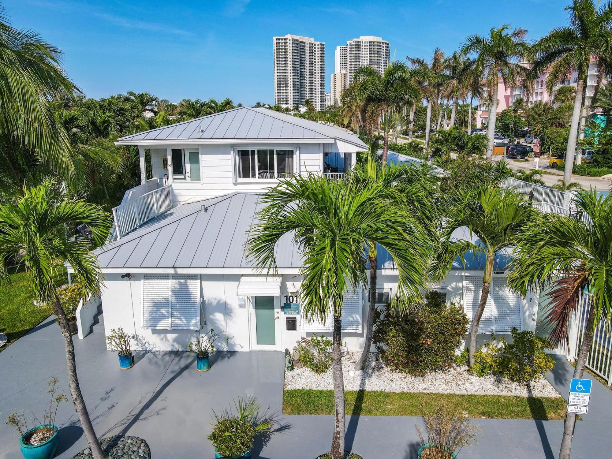 Sunshine Shores Boutique Apartments Palm Beach Shores Exterior foto