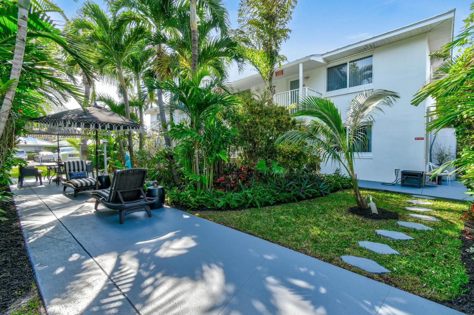 Sunshine Shores Boutique Apartments Palm Beach Shores Exterior foto