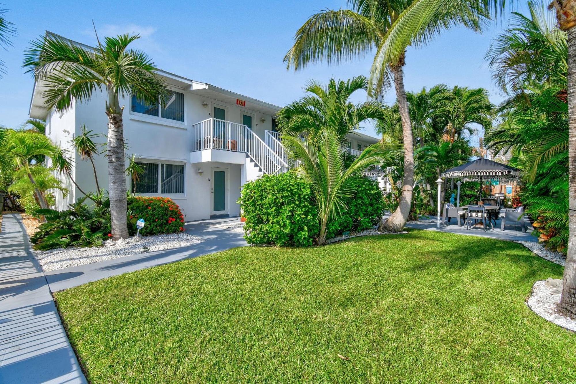 Sunshine Shores Boutique Apartments Palm Beach Shores Exterior foto