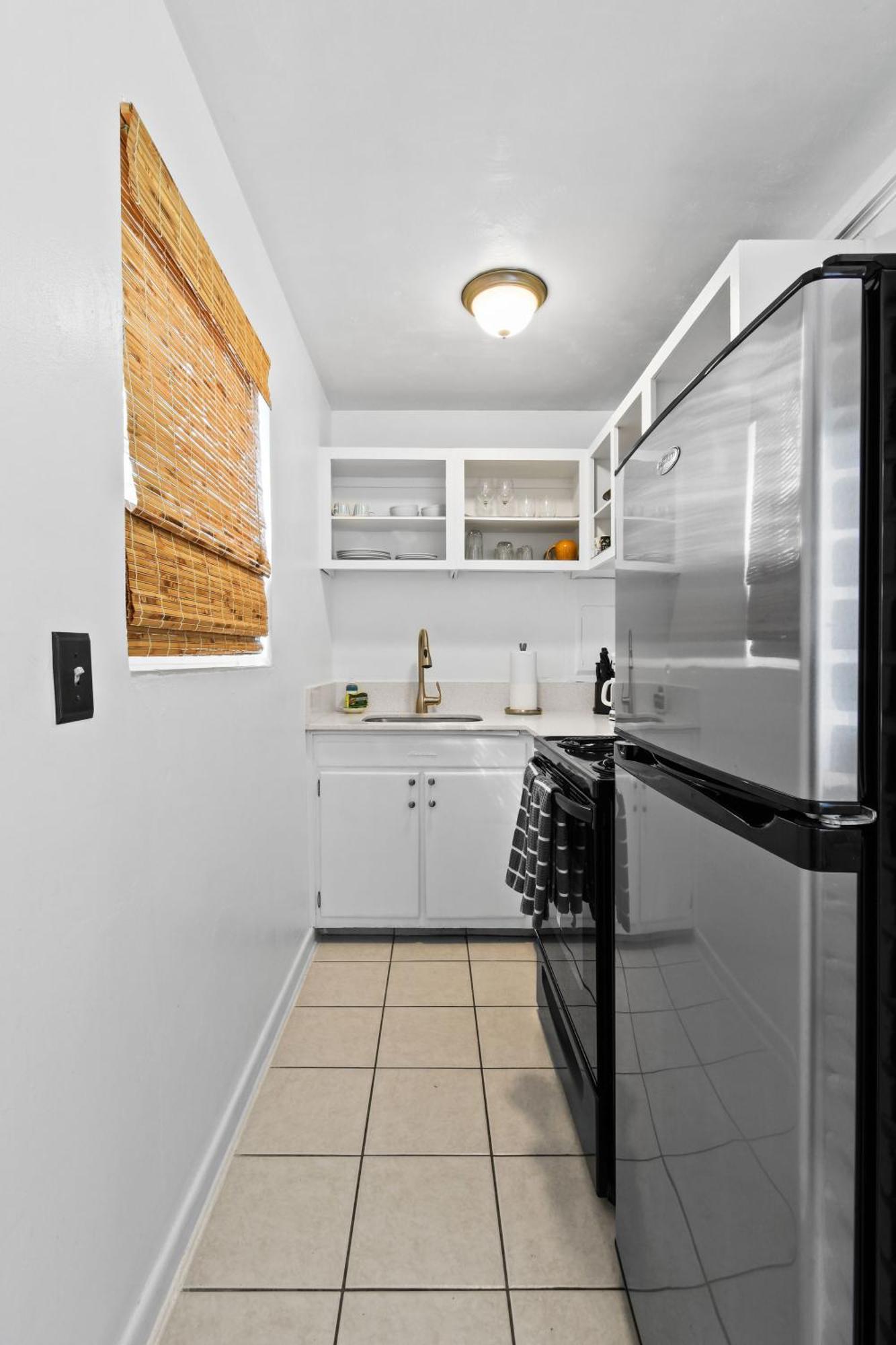 Sunshine Shores Boutique Apartments Palm Beach Shores Exterior foto